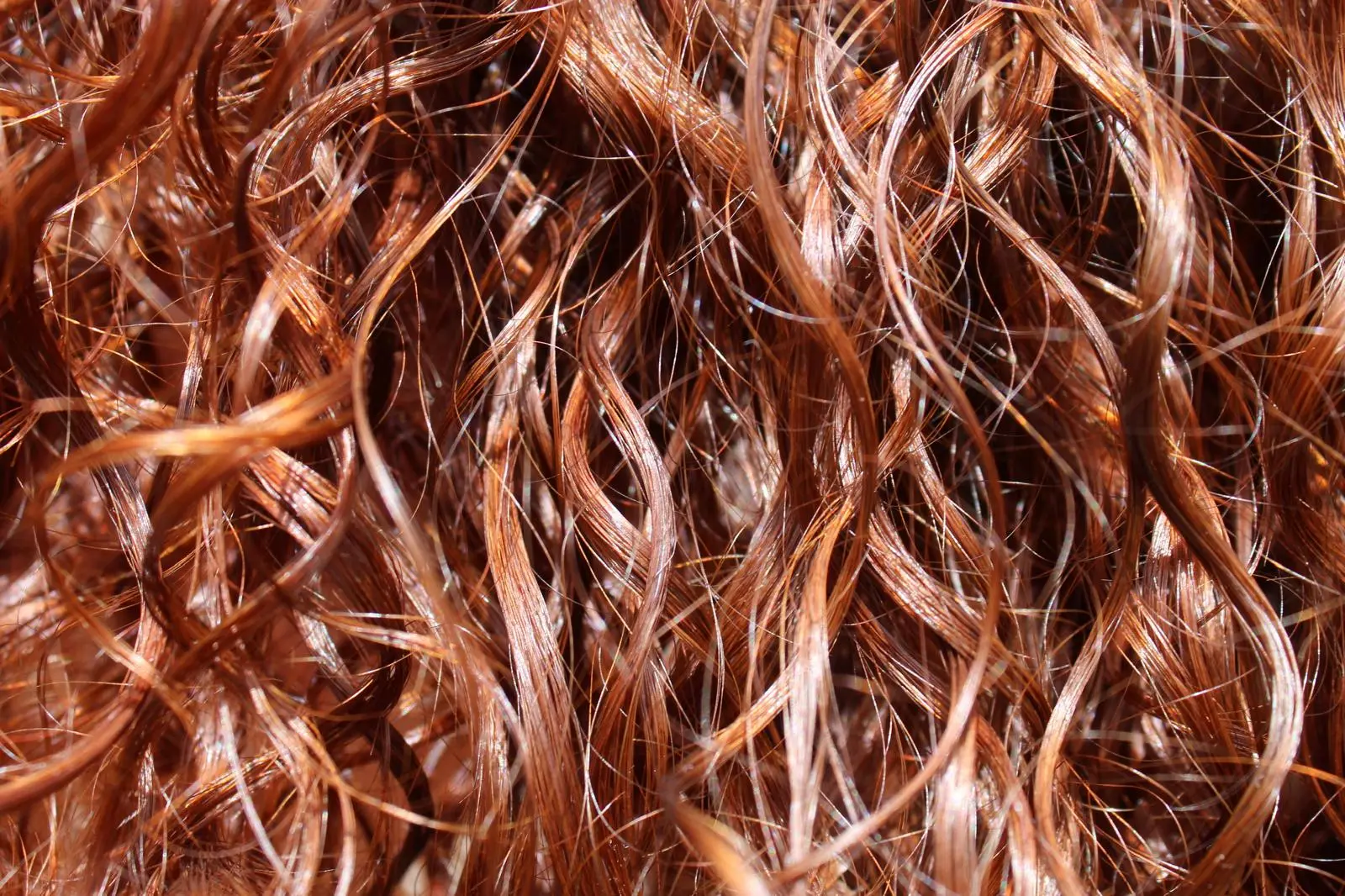 dettaglio look capelli rossi