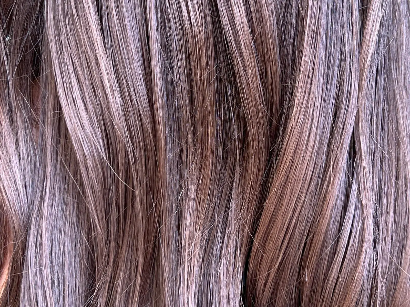dettaglio look capelli castani